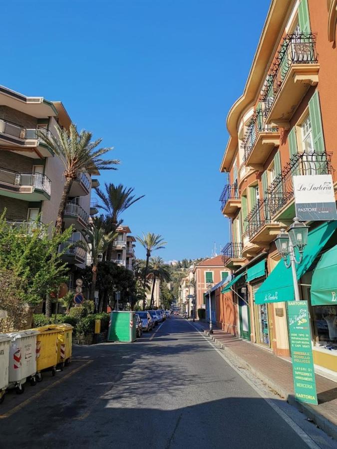 Casa Margherita, Centrale A Due Passi Dal Mare Бордігера Екстер'єр фото